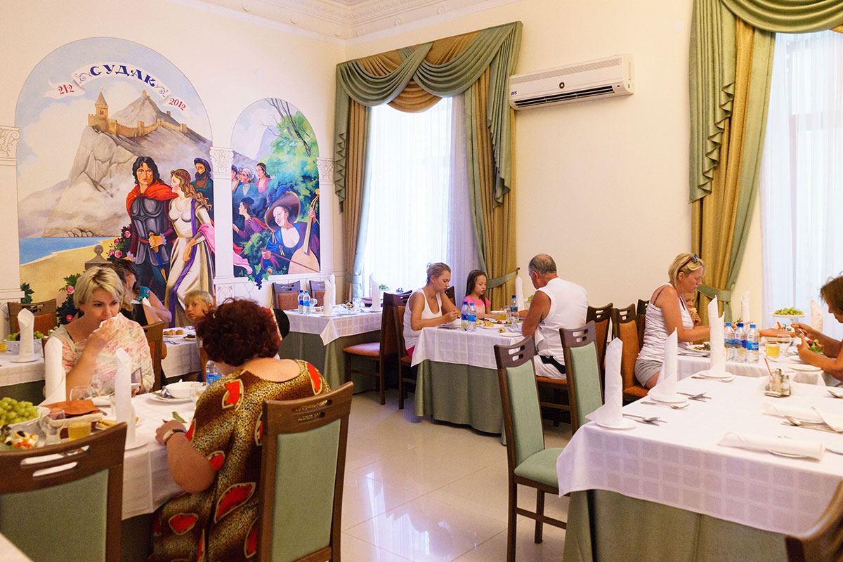 Обед в ресторане Консул в ТОК Судак в Крыму